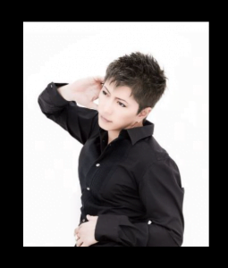 GACKTのこれまでの髪型まとめ。ショートやパーマから、自分で切って失敗した髪型まで。