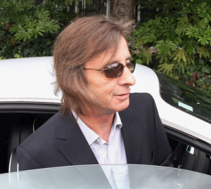 ACDCのフィル・ラッドが逮捕された事件と、彼のスネアとスティック。