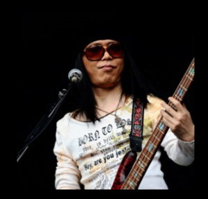 内田雄一郎（うっちー）の魅力。筋肉少女帯の名物ベーシスト。結婚や子供など私生活は謎・・・