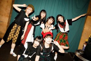 2023年6月に解散!楽器を持たないパンクバンド「BiSH」 の魅力や代表曲は?
