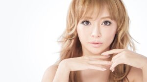 平成の歌姫『浜崎あゆみ』の現在は?病気は深刻?ツアー延期も…