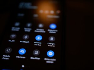ドライアイも軽減!?意外と知らない『ダークモード』の設定・解除方法!
